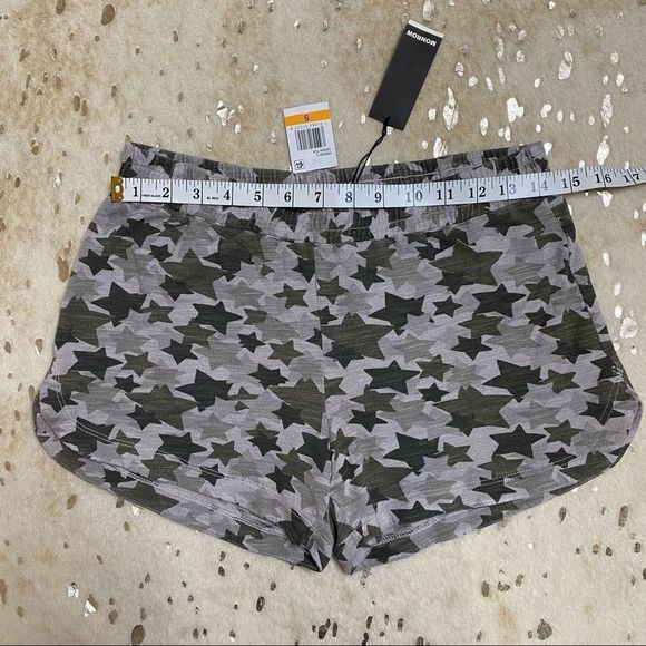 Monrow Soft Green Star Camo T-Shirt + Monrow Green Star Camo Shorts NWT 2 Items - Picture 13 of 16